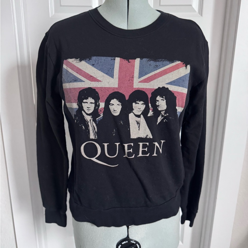 Queen Graphic Black Crewneck Sweater